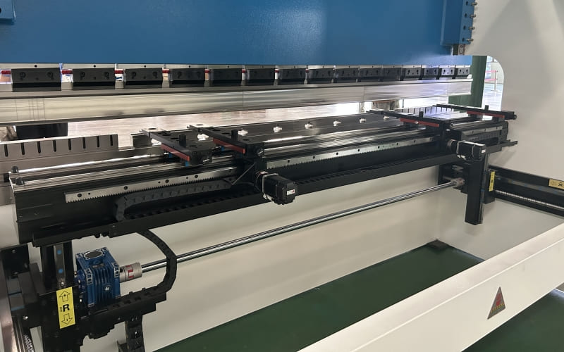 Hydraulic Servo Press Brake with DA66T System