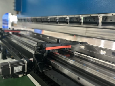 Servo Press Brake with DA66T