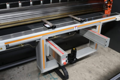 Servo Press Brake with DA66T